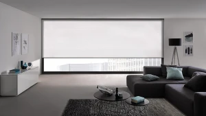 Store ou rideau sur mesure: choix selon l’orientation, la lumière et le niveau d’intimité, en cohérence avec l’architecture intérieure