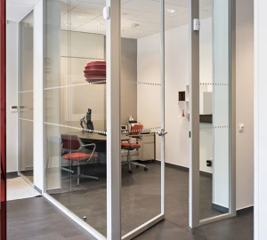 Panneaux décoratifs en menuiserie sur mesure pour une architecture intérieure élégante et un mobilier sur mesure, signés Schüp&Bach.