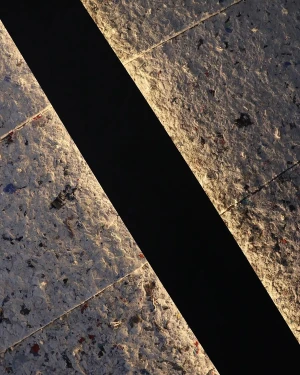 Paroi ou cloison en menuiserie sur mesure signée Schüp&Bach, intégrée à une architecture intérieure pour créer un espace structuré et fonctionnel.