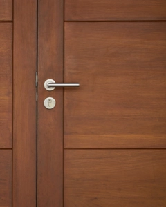 Portes techniques de menuiserie sur mesure Schüp&Bach: robustesse, précision d’intégration et qualité fonctionnelle.