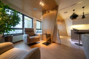 Exemple d'architecture intérieure avec menuiserie sur mesure signée Schüp&Bach, mettant en valeur un mobilier sur mesure premium et structuré.